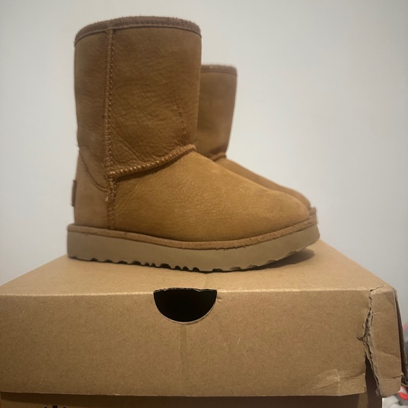 Toddler UGG boot - Picture 1 of 3